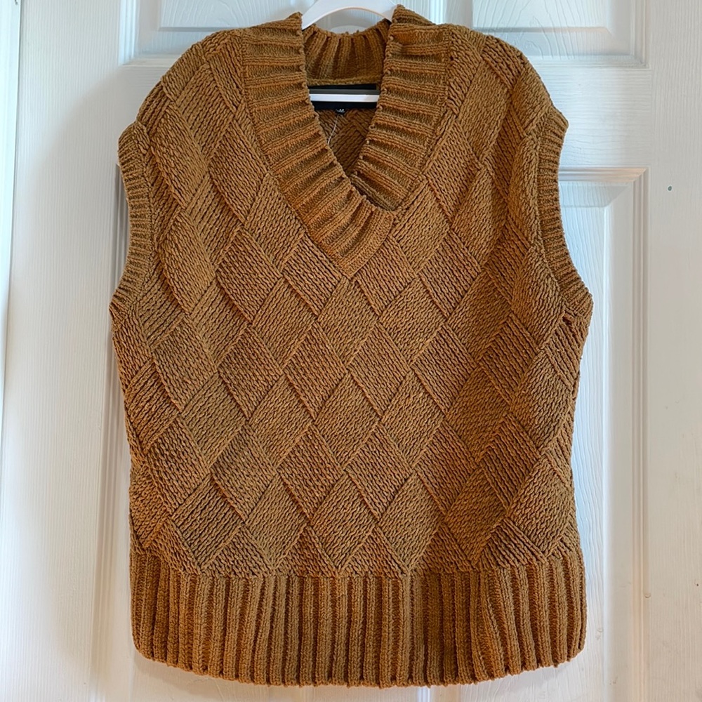 NEW KENDALL AND KYLIE, FALL COLOR SWEATER VEST